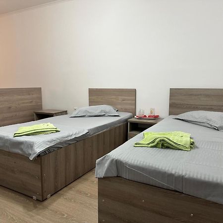 רימניקו סראט Pensiune Restaurant Rustic Rm Sarat מראה חיצוני תמונה