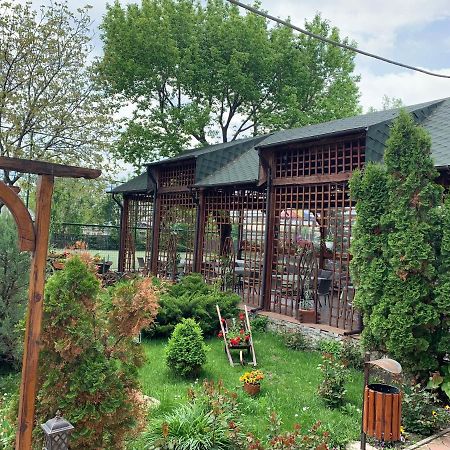 רימניקו סראט Pensiune Restaurant Rustic Rm Sarat מראה חיצוני תמונה