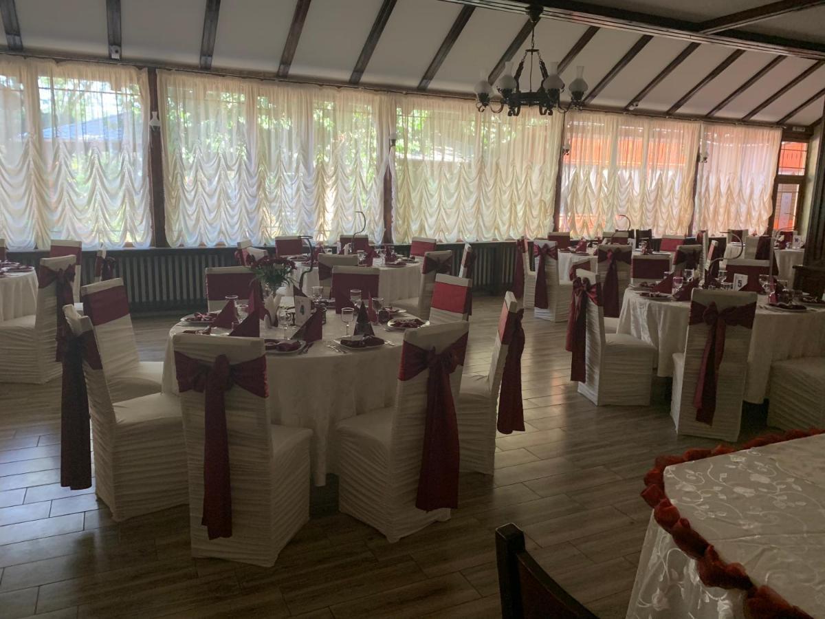 רימניקו סראט Pensiune Restaurant Rustic Rm Sarat מראה חיצוני תמונה