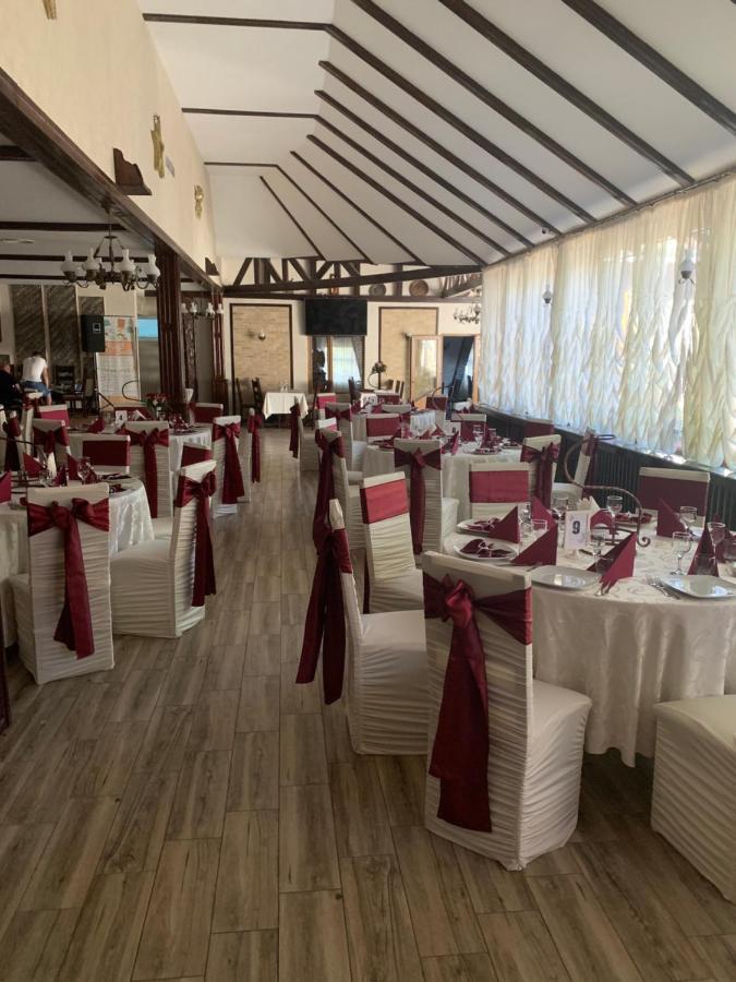 רימניקו סראט Pensiune Restaurant Rustic Rm Sarat מראה חיצוני תמונה