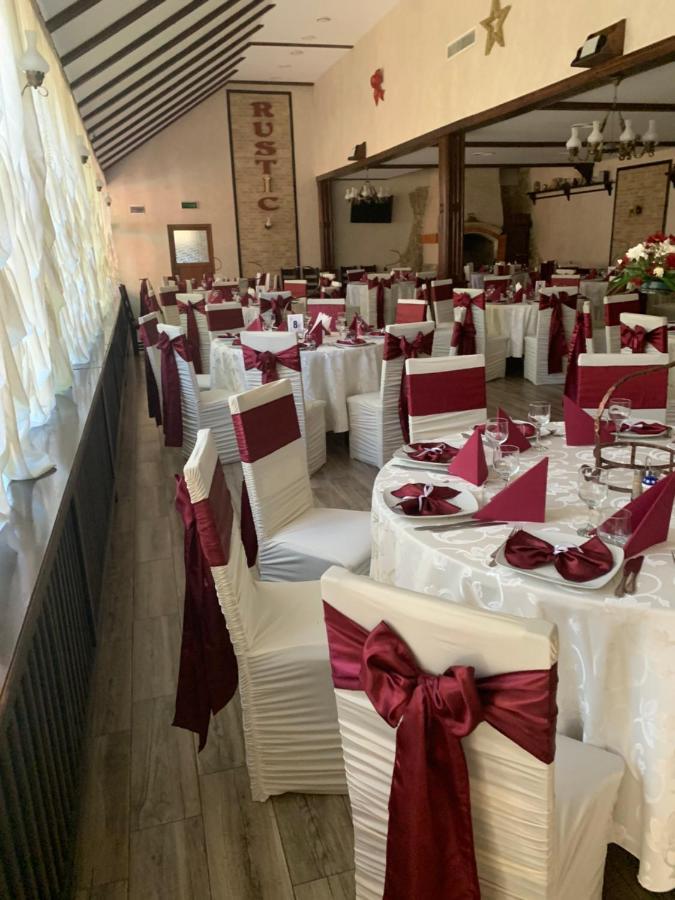רימניקו סראט Pensiune Restaurant Rustic Rm Sarat מראה חיצוני תמונה