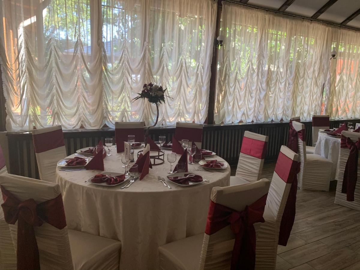 רימניקו סראט Pensiune Restaurant Rustic Rm Sarat מראה חיצוני תמונה