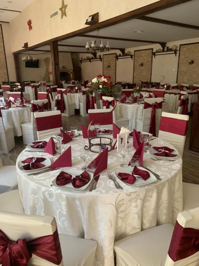 רימניקו סראט Pensiune Restaurant Rustic Rm Sarat מראה חיצוני תמונה