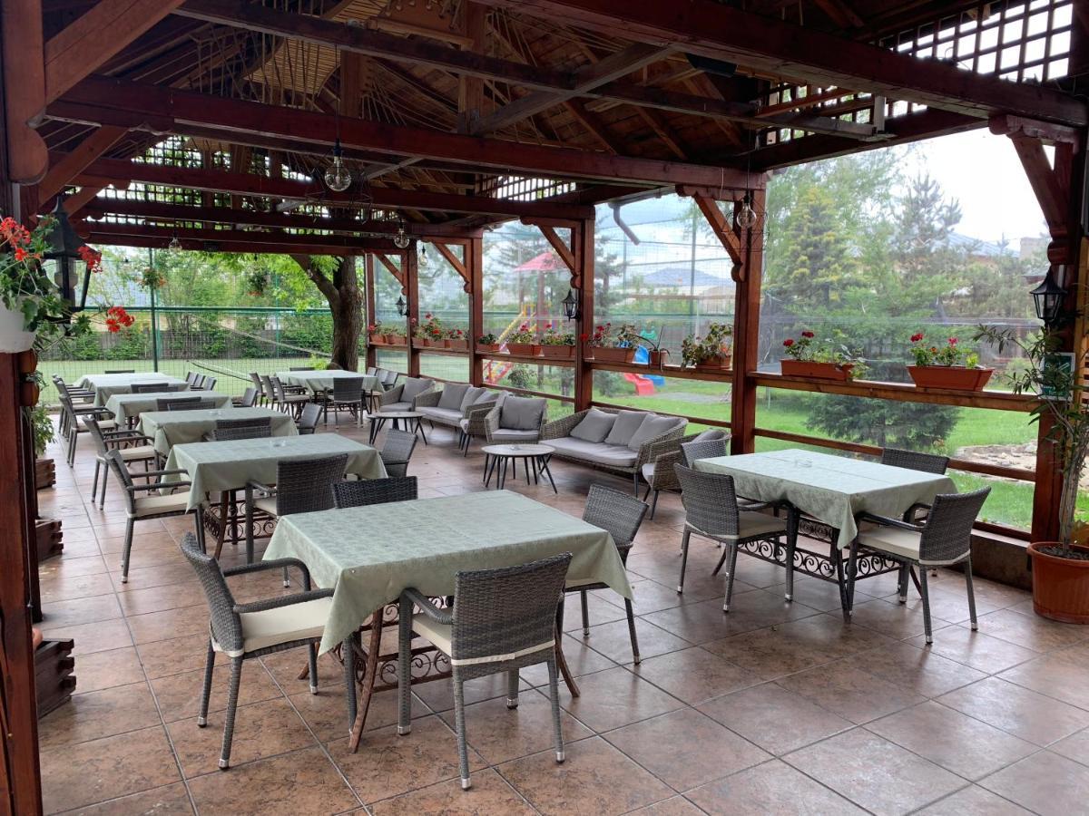 רימניקו סראט Pensiune Restaurant Rustic Rm Sarat מראה חיצוני תמונה