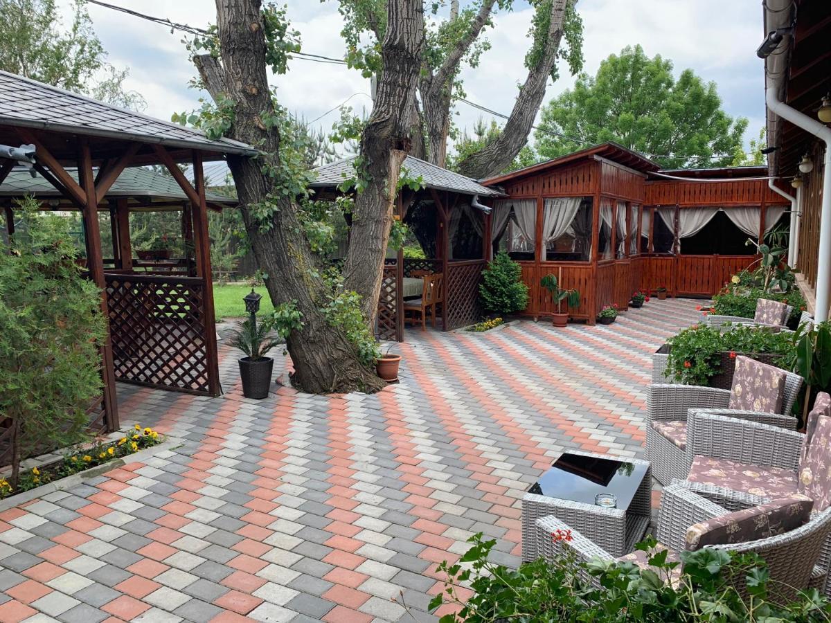 רימניקו סראט Pensiune Restaurant Rustic Rm Sarat מראה חיצוני תמונה