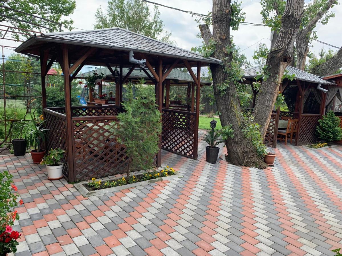 רימניקו סראט Pensiune Restaurant Rustic Rm Sarat מראה חיצוני תמונה
